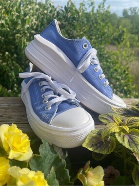 Converse Light Blue Canvas Low-Top Sneakers - Like New!